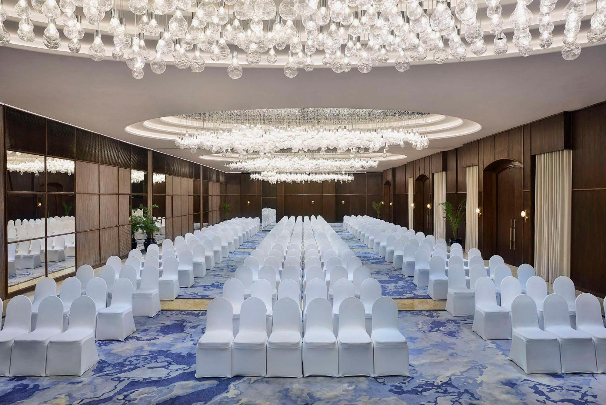 Shangri-la Eros Hotel