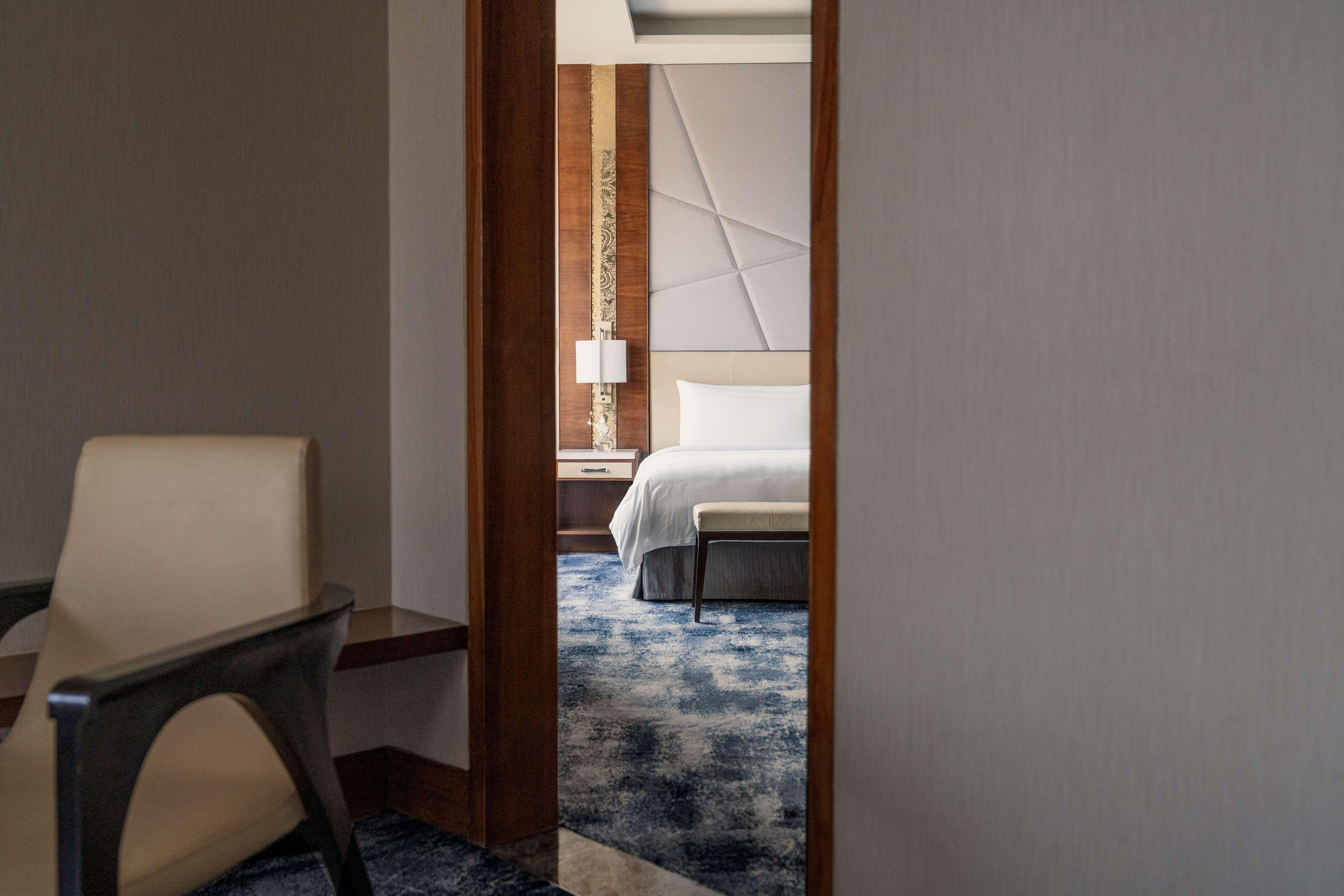 Hotel Shangri-la Eros