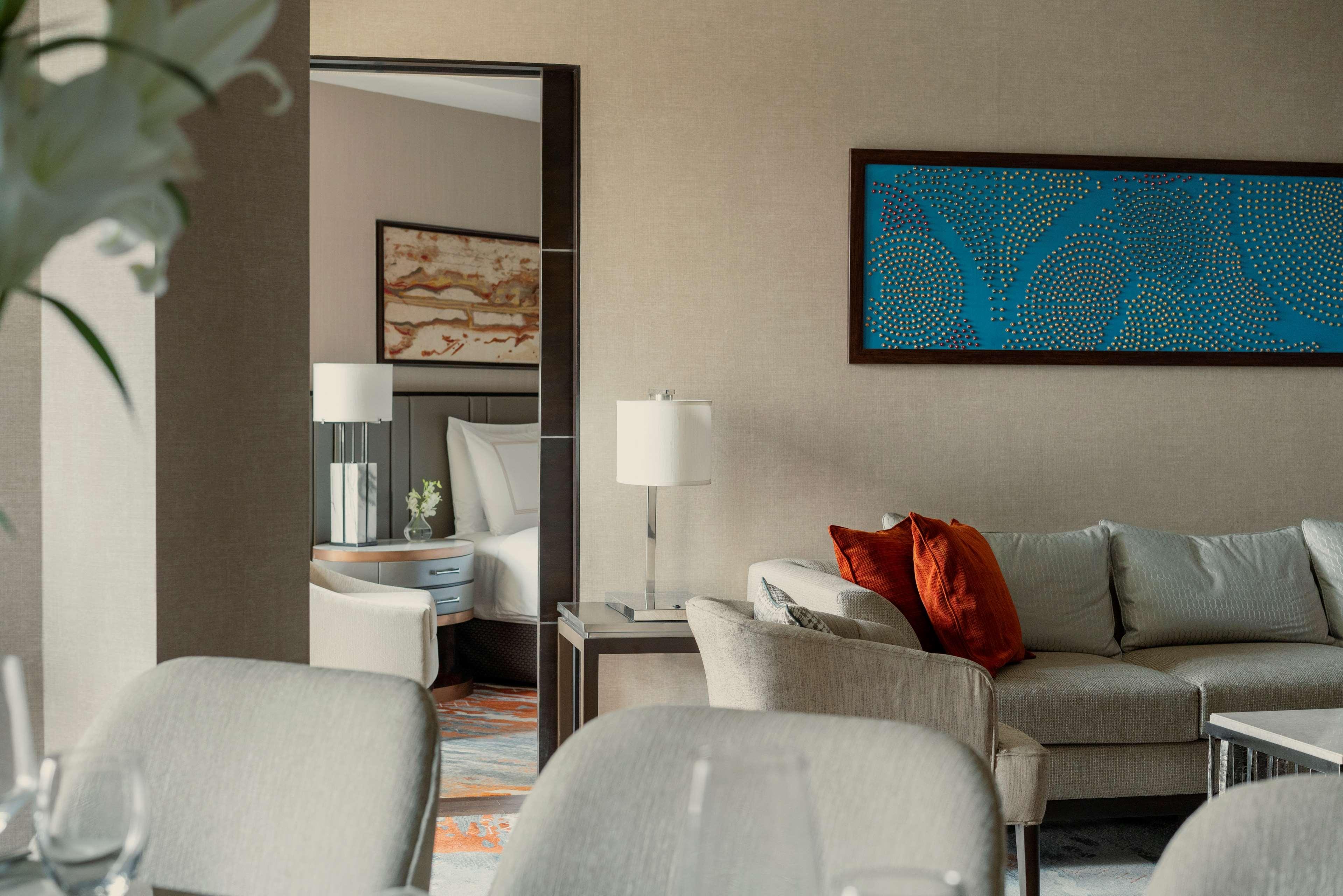 Shangri-la Eros Hotel 5*