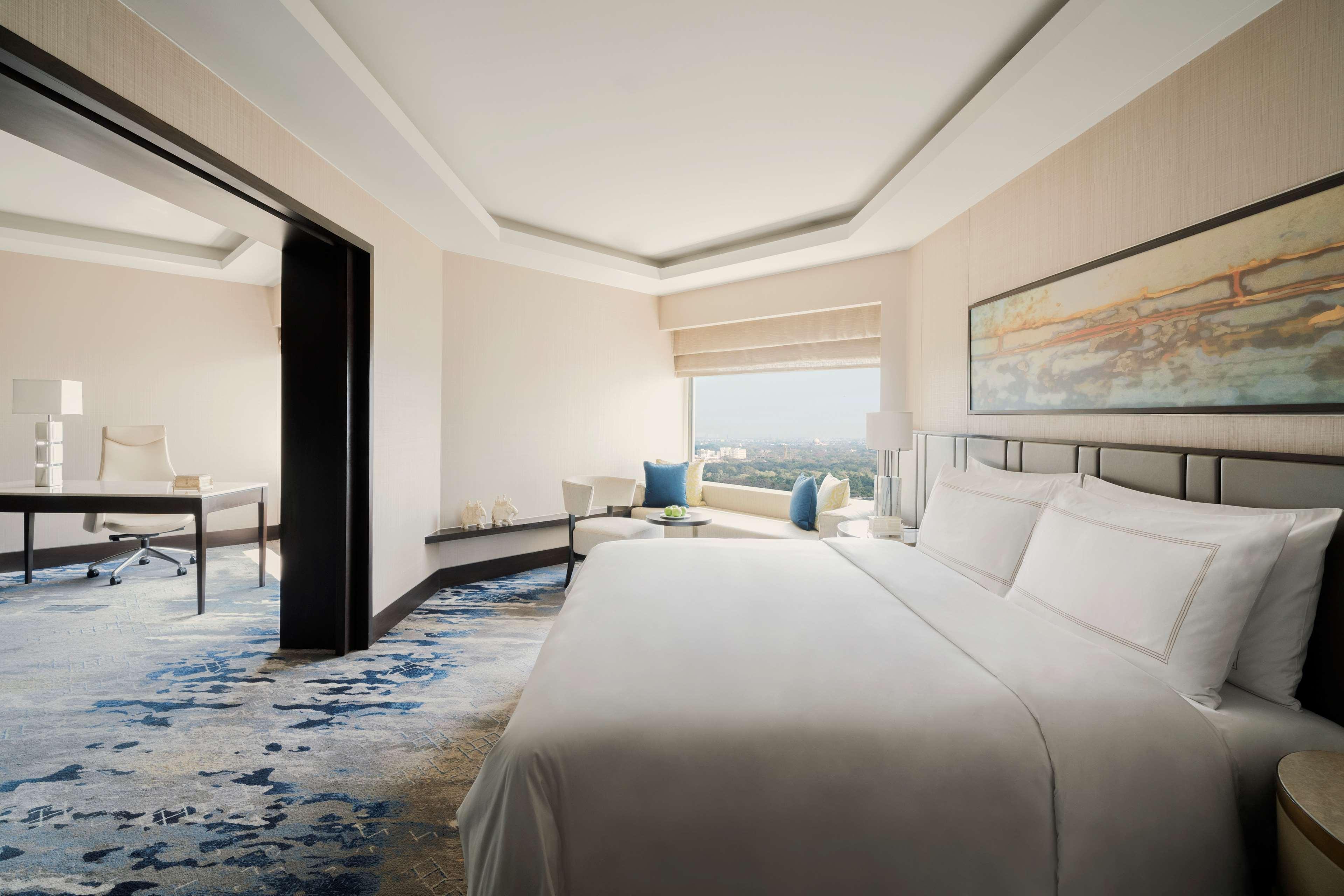 Shangri-la Eros Hotel 5*