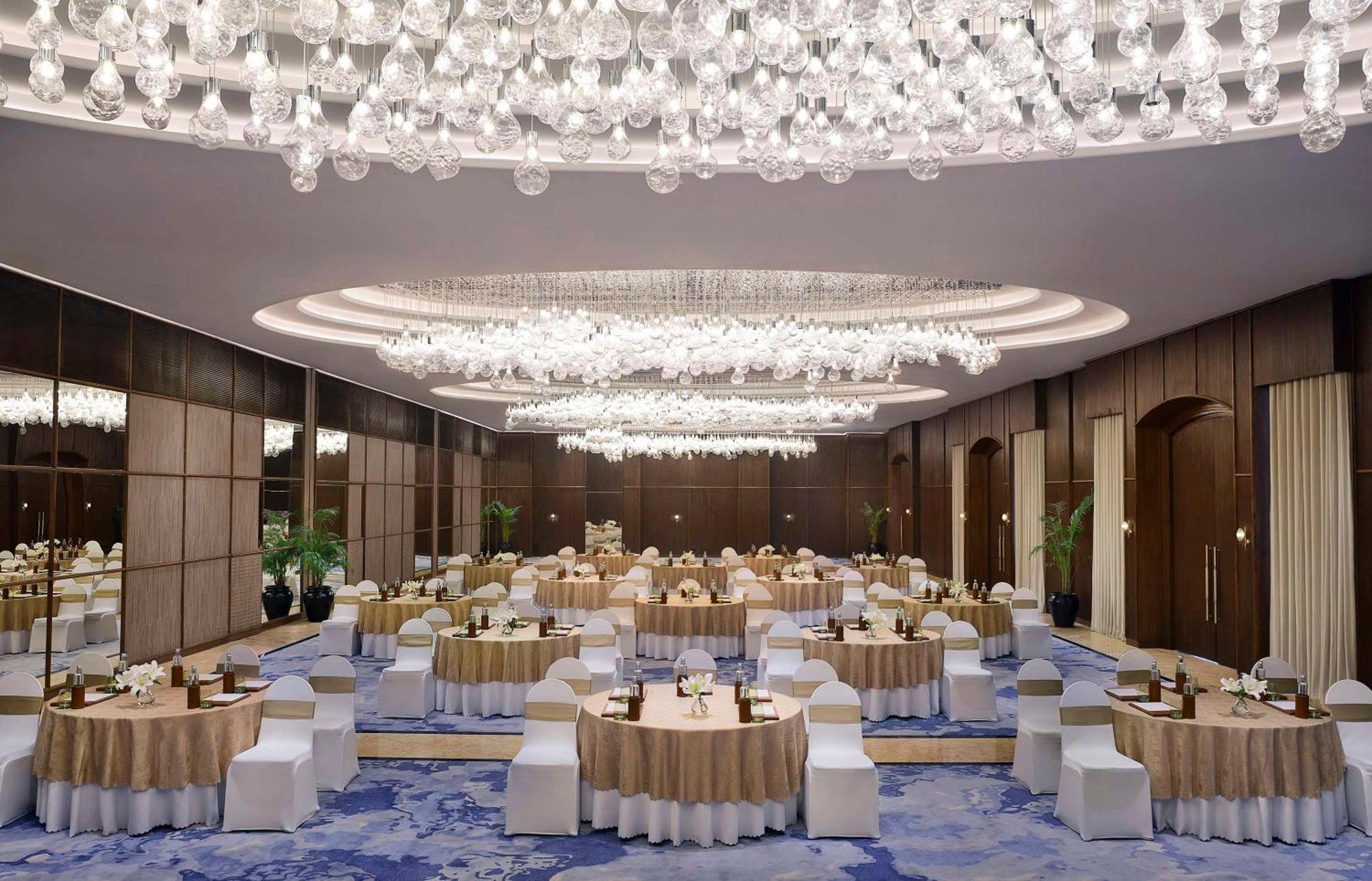 Hotel Shangri-la Eros 5*